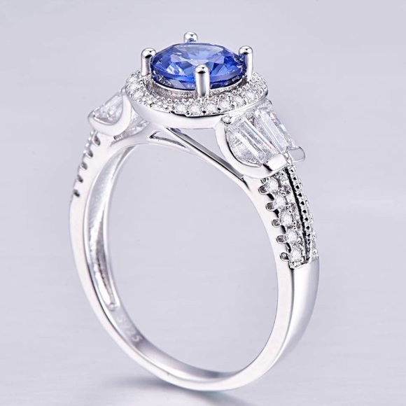Sparkling Tanzanite Vintage Ring - Picture 2 of 13